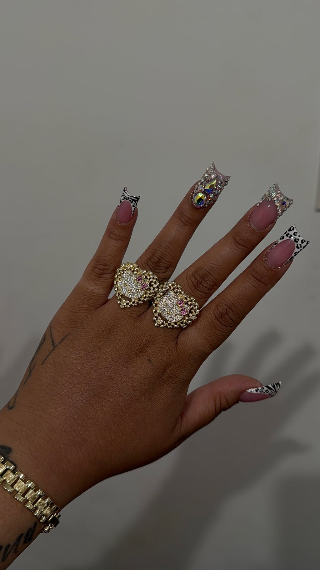 Pink HK Bow Heart Rolex Ring
