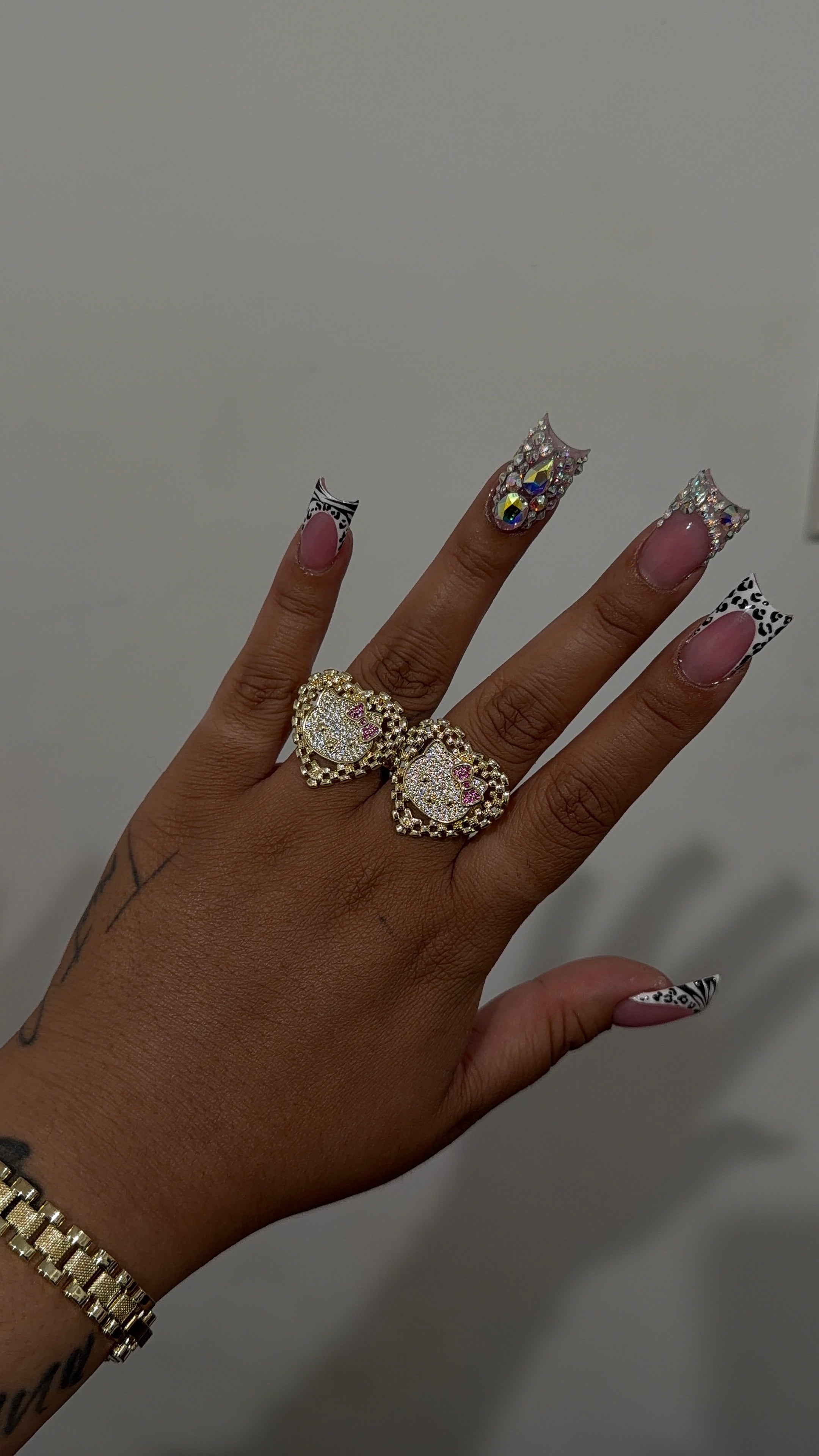 Pink HK Bow Heart Rolex Ring